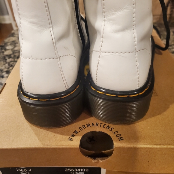 Little girls Dr. Martens white lace up boots - Picture 5 of 7